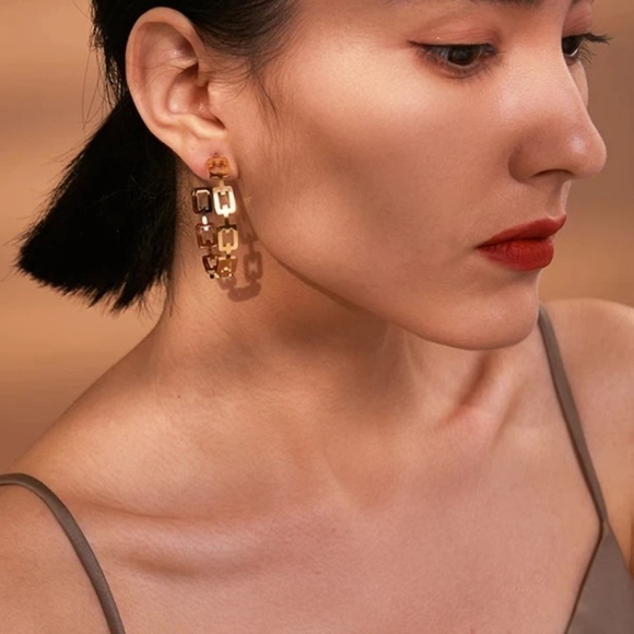 𝅺new 18k Gold Plated Geometric Hoop Earrings - Picture 6 of 8